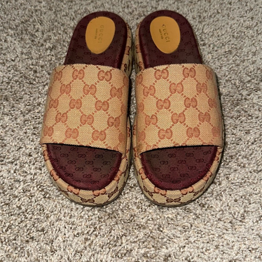 Gucci platform sandal brown & burgundy.